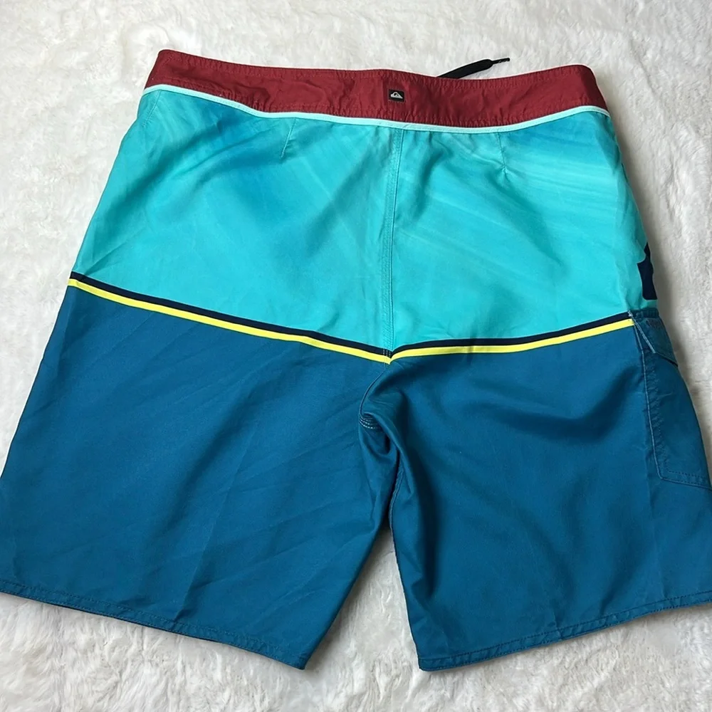 QUIKSILVER Boardshorts Baggies Trunks Men 32 MidLength 19” NEW Beach Swim Pocket